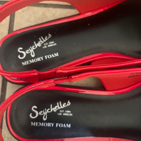 Seychelles Red Buckle Sandals SZS  8M and 11M - Picture 5 of 10